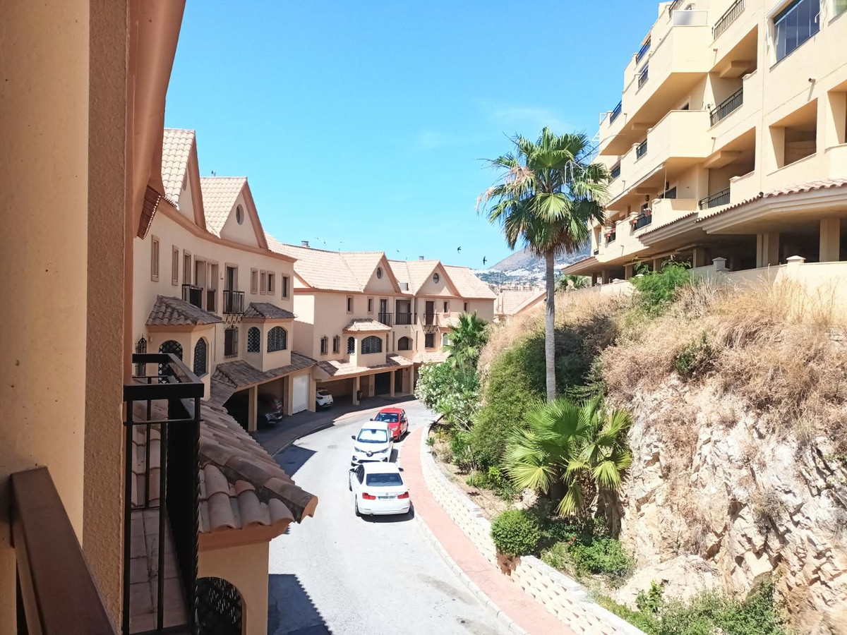 Appartement te koop in Torrequebrada | 4 slaapkamers H5062576