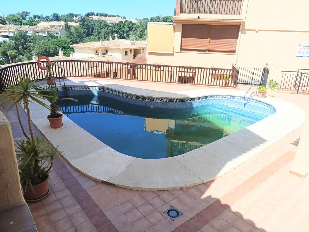 Appartement te koop in Torrequebrada | 4 slaapkamers H5062576