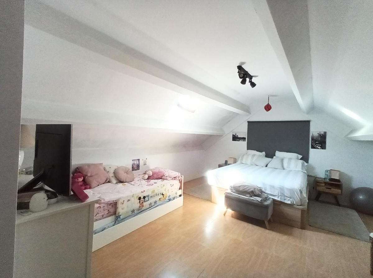 Appartement te koop in Torrequebrada | 4 slaapkamers H5062576