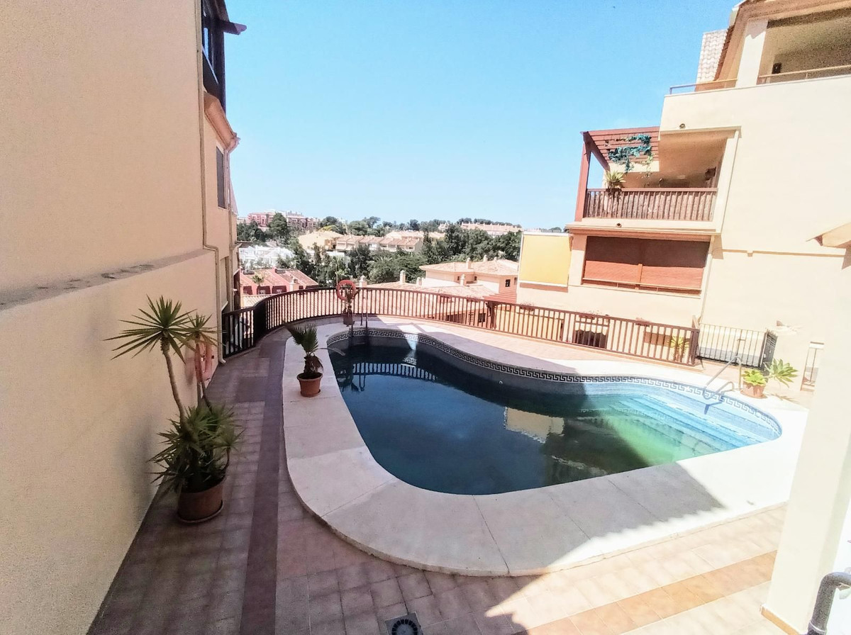 Appartement te koop in Torrequebrada | 4 slaapkamers H5062576
