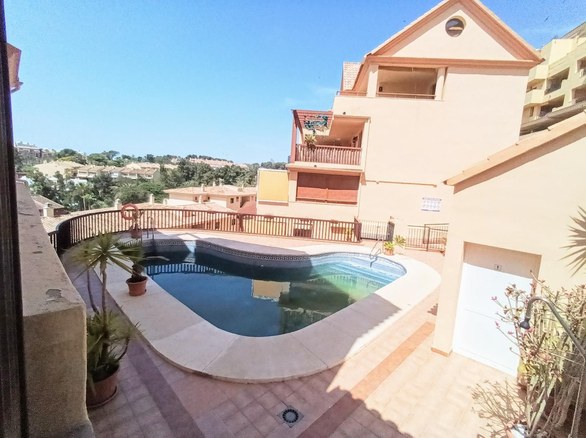 Appartement te koop in Torrequebrada | 4 slaapkamers H5062576