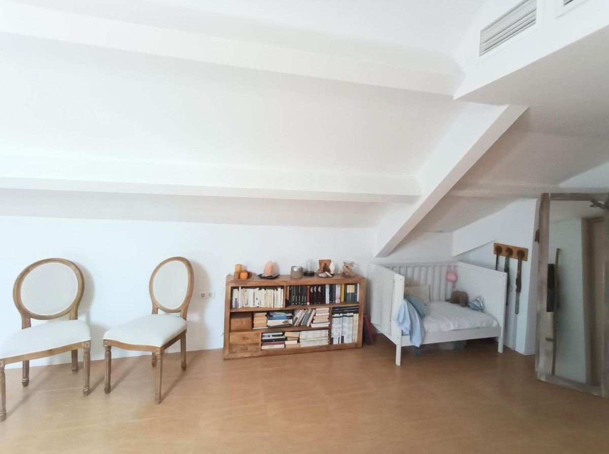 Appartement te koop in Torrequebrada | 4 slaapkamers H5062576