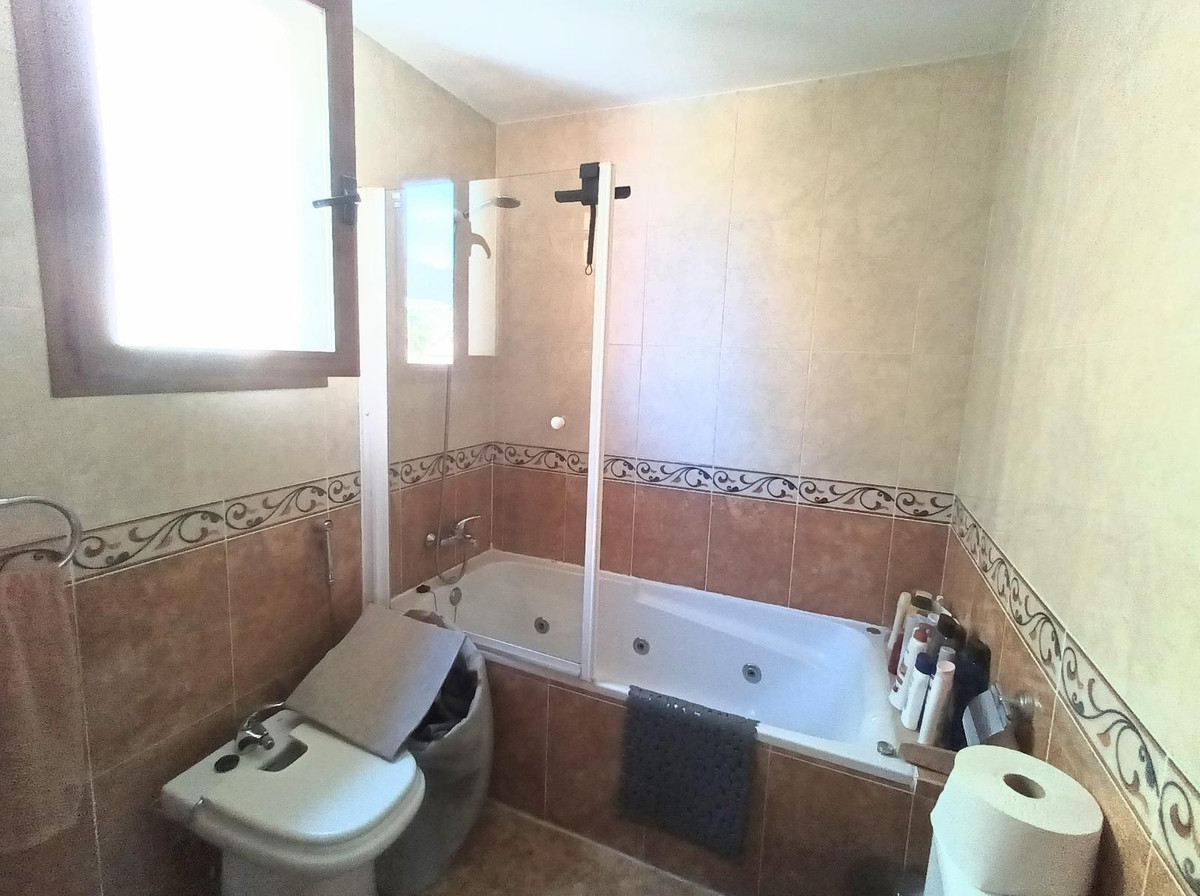 Appartement te koop in Torrequebrada | 4 slaapkamers H5062576