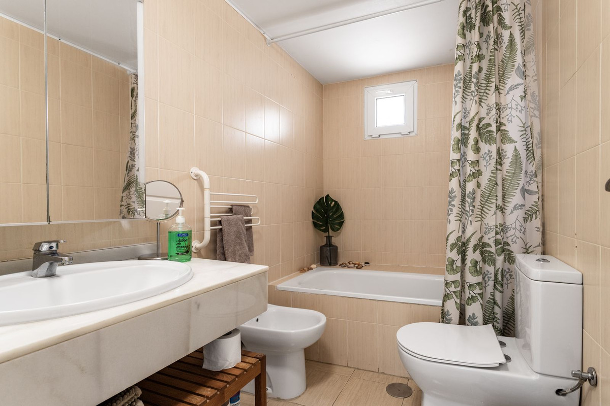Appartement te koop in Torrequebrada | 2 slaapkamers H5073298