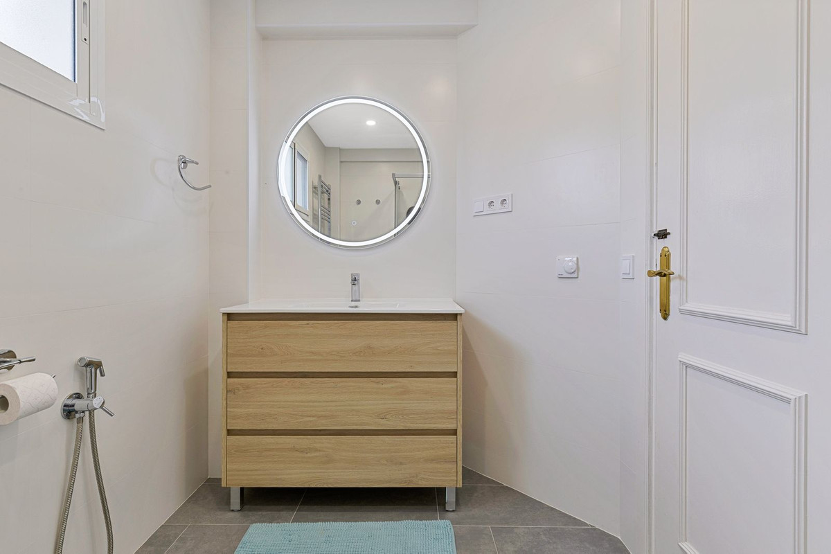 Appartement te koop in Torrequebrada | 2 slaapkamers H5080039