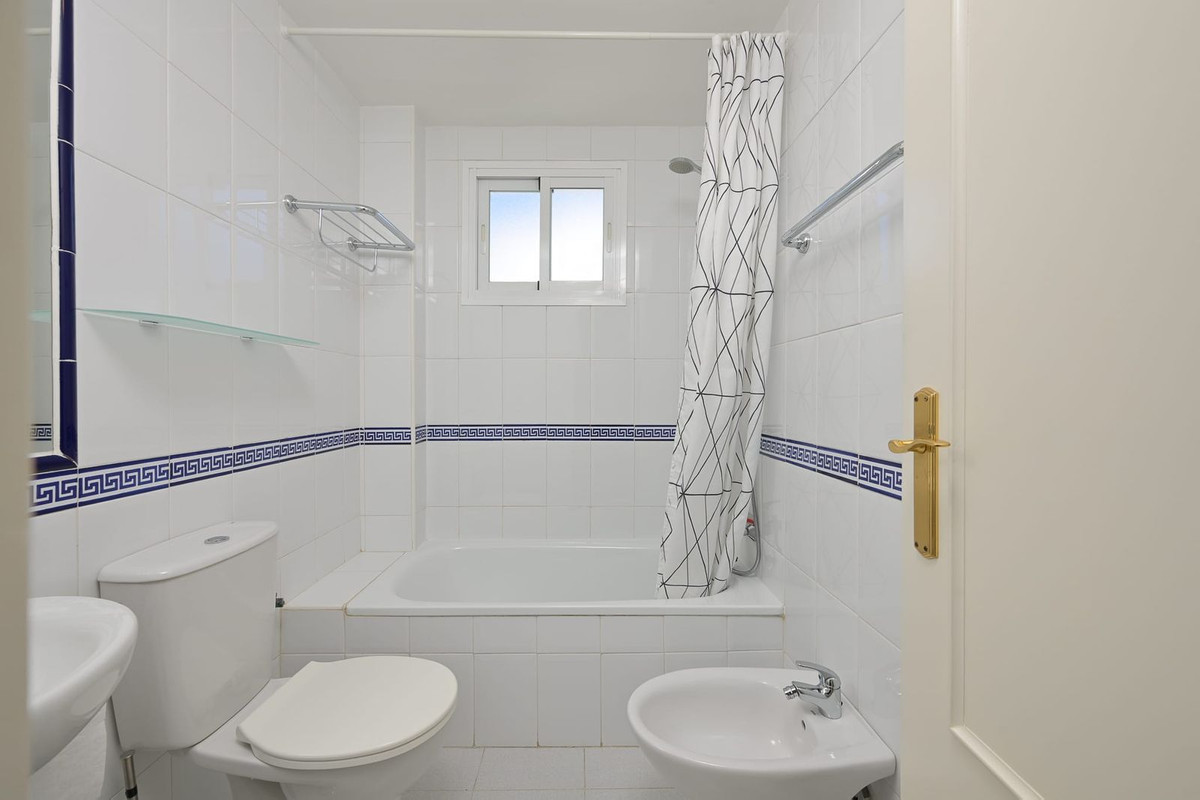 Apartment for sale in Torrequebrada | 3 bedrooms H5084098