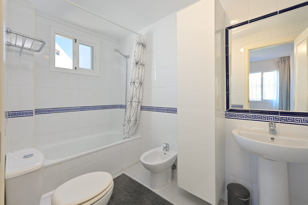 Apartment for sale in Torrequebrada | 3 bedrooms H5084098