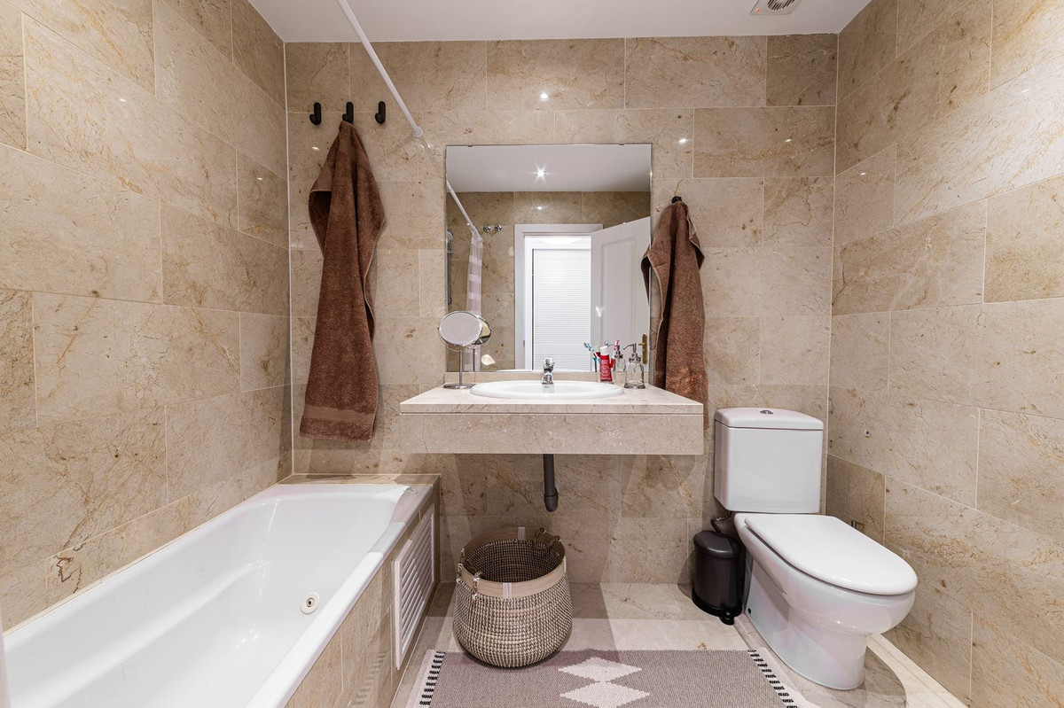 Appartement te koop in Torrequebrada | 2 slaapkamers H5110663