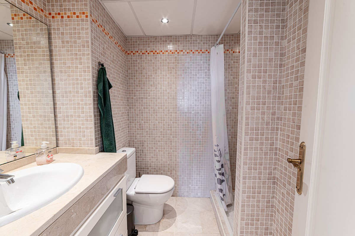 Appartement te koop in Torrequebrada | 2 slaapkamers H5110663
