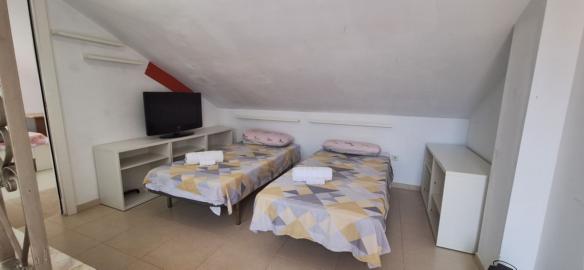 Appartement te koop in Torrequebrada | 4 slaapkamers H5112604