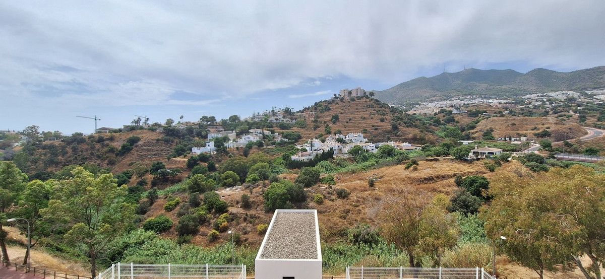 Appartement te koop in Torrequebrada | 4 slaapkamers H5112604