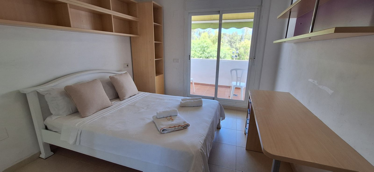 Appartement te koop in Torrequebrada | 4 slaapkamers H5112604