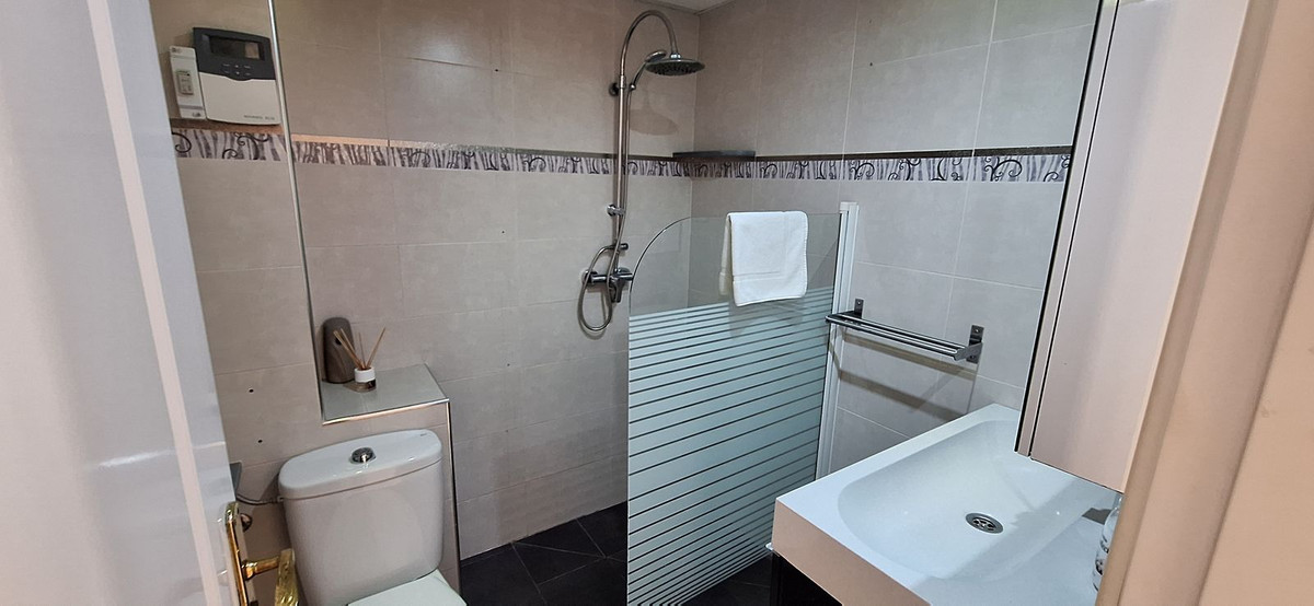 Appartement te koop in Torrequebrada | 4 slaapkamers H5112604
