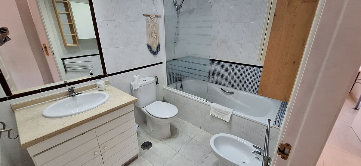 Appartement te koop in Torrequebrada | 4 slaapkamers H5112604