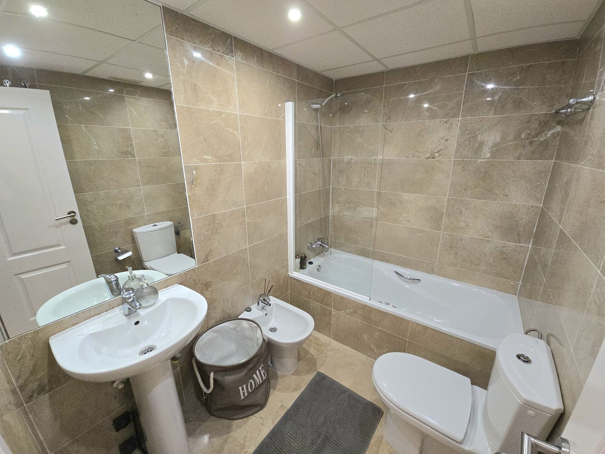 Appartement te koop in Torrequebrada | 2 slaapkamers H5124172