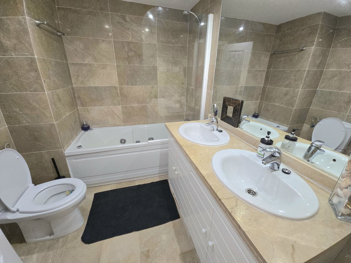 Appartement te koop in Torrequebrada | 2 slaapkamers H5124172