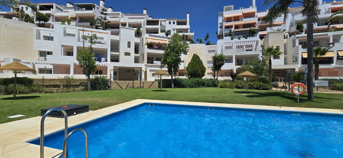 Appartement te koop in Torrequebrada | 2 slaapkamers H5124172
