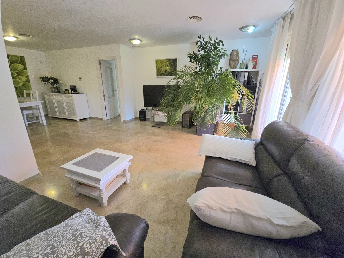 Appartement te koop in Torrequebrada | 2 slaapkamers H5124172