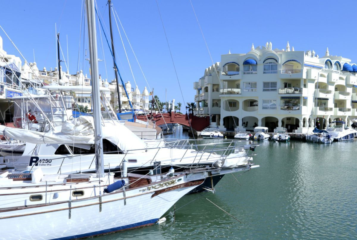 Appartement te koop in Torrequebrada | 2 slaapkamers H5204962