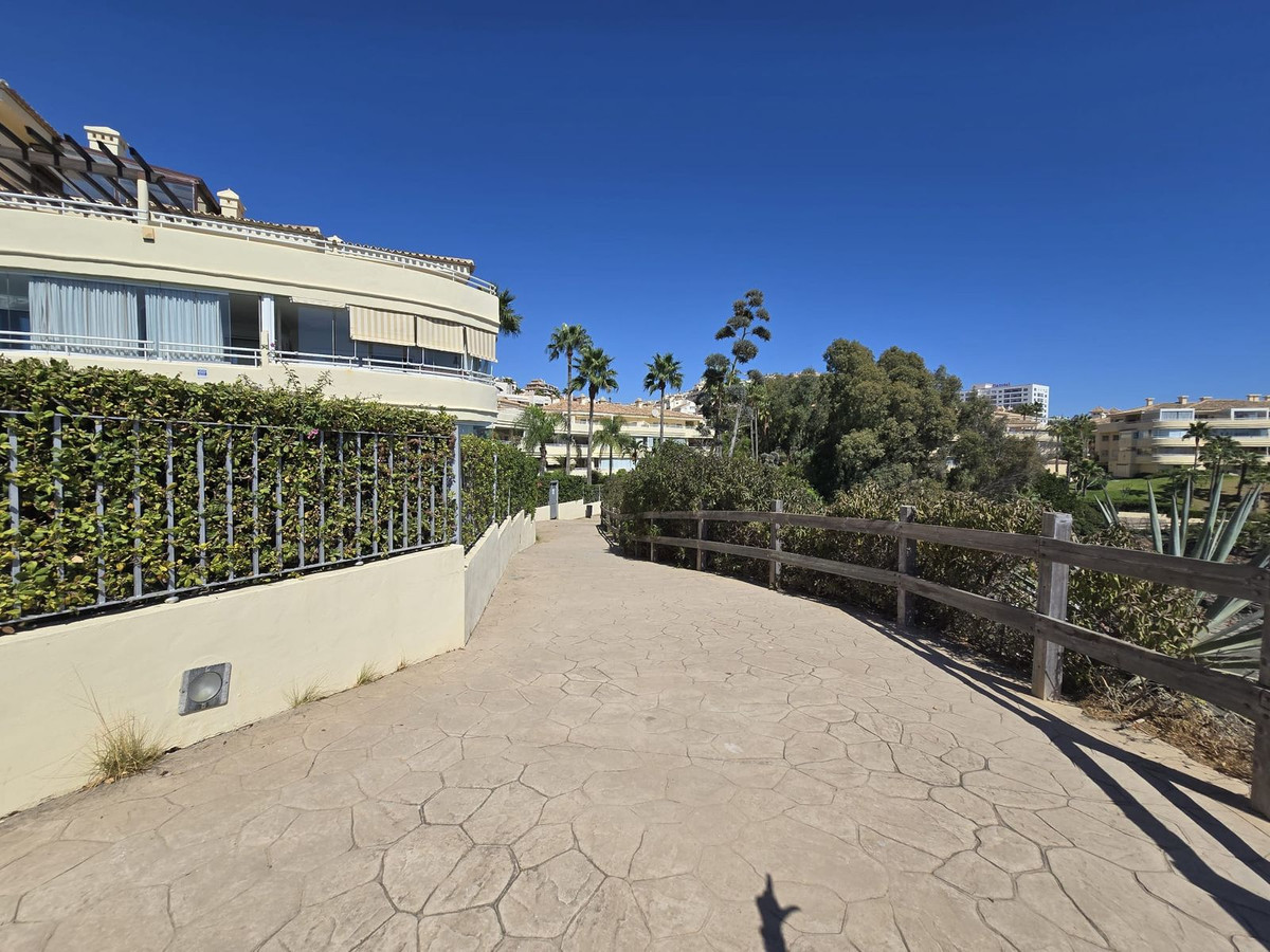 Appartement te koop in Torrequebrada | 2 slaapkamers H5216464