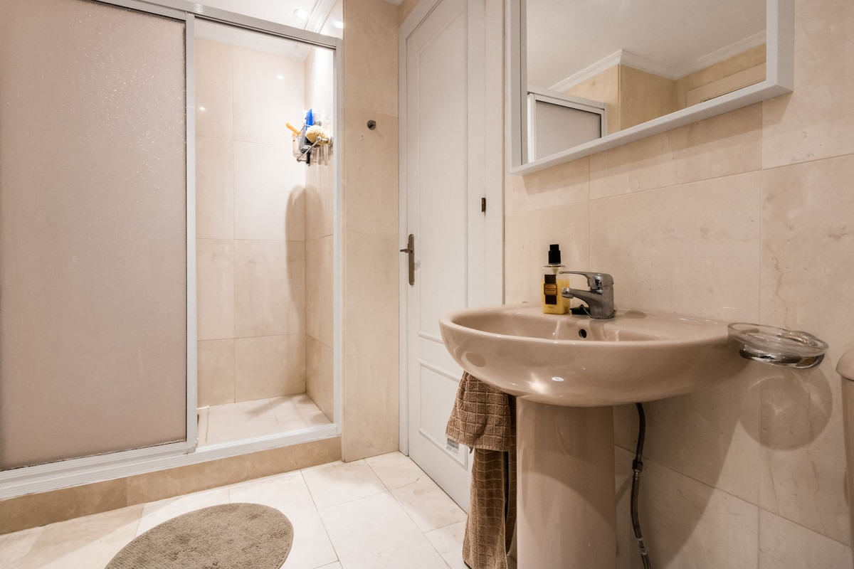 Appartement te koop in Torrequebrada | 2 slaapkamers H5229658