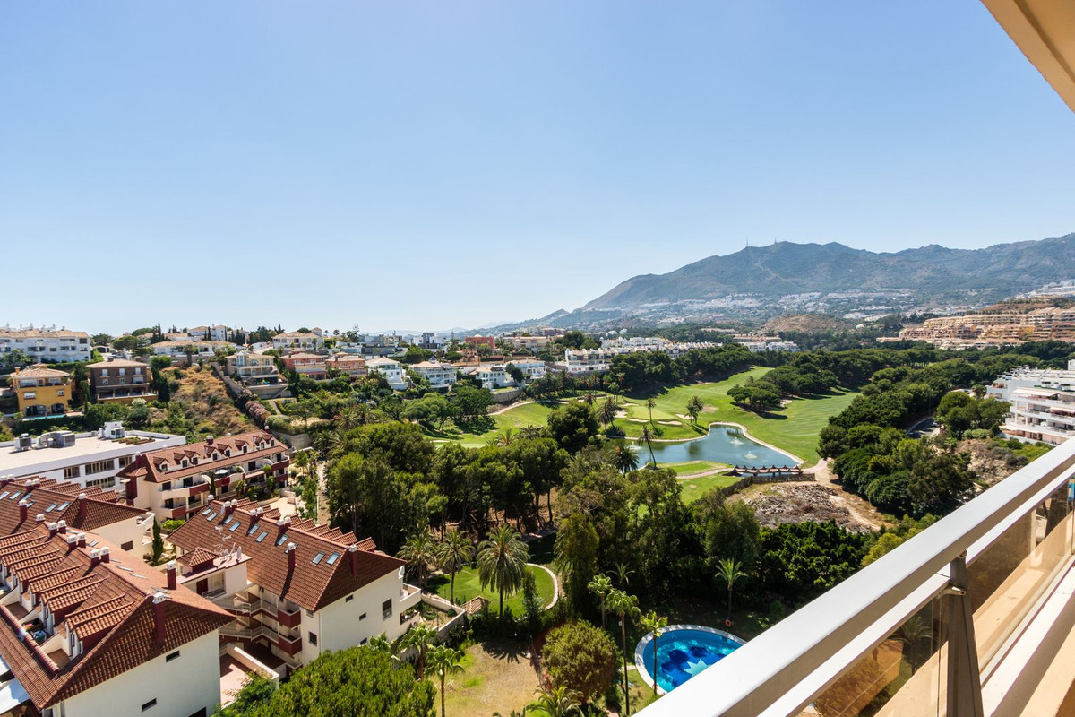 Appartement te koop in Torrequebrada | 2 slaapkamers H5229658