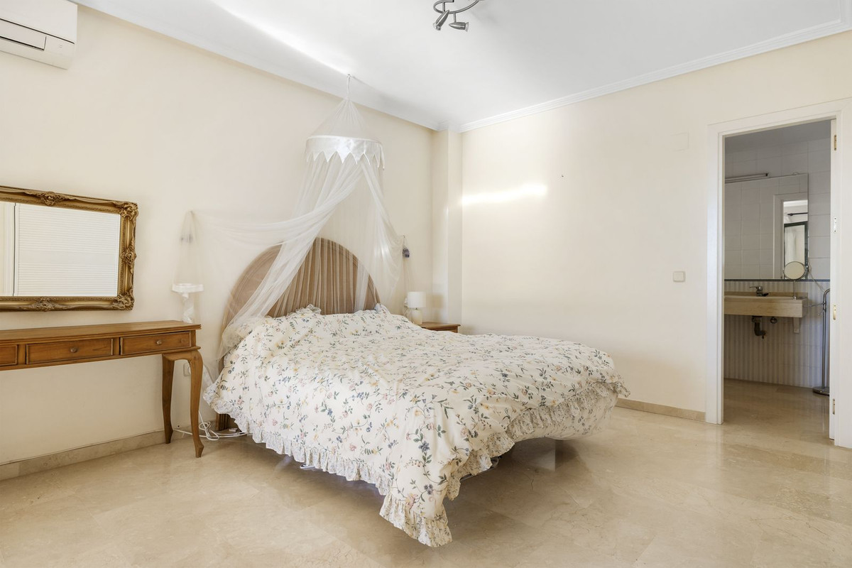 Appartement te koop in Torrequebrada | 2 slaapkamers H5287264