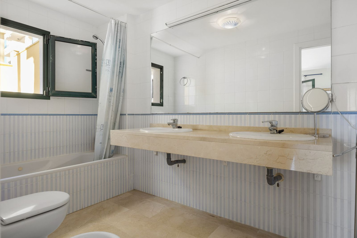 Appartement te koop in Torrequebrada | 2 slaapkamers H5287264