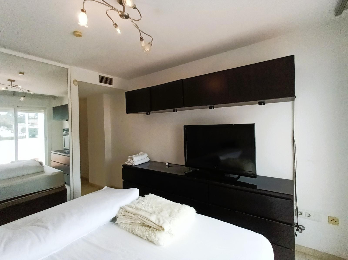 Appartement te koop in Torrequebrada | 4 slaapkamers H5298958