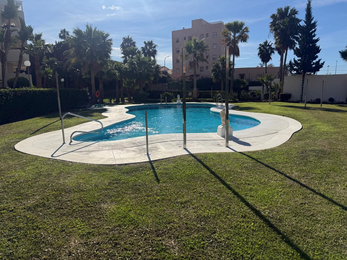 Appartement te koop in Torrequebrada | 2 slaapkamers H5314393