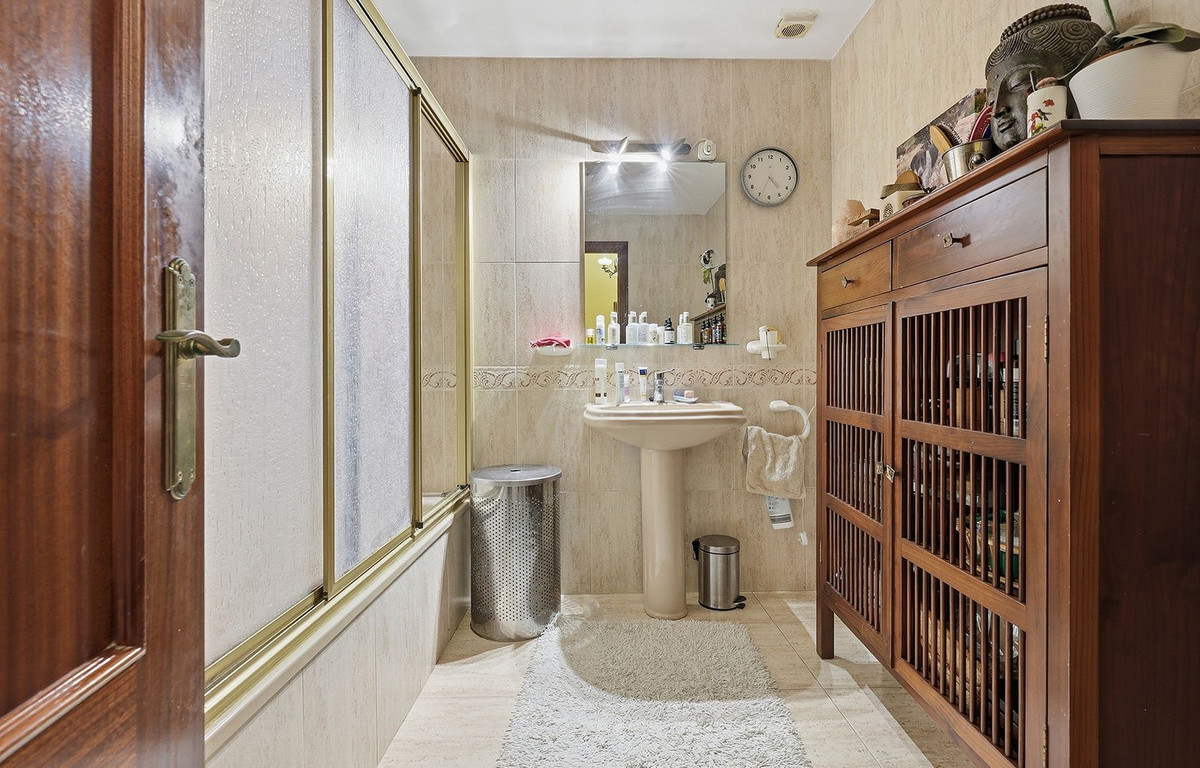 Appartement te koop in Torrequebrada | 2 slaapkamers H5394874