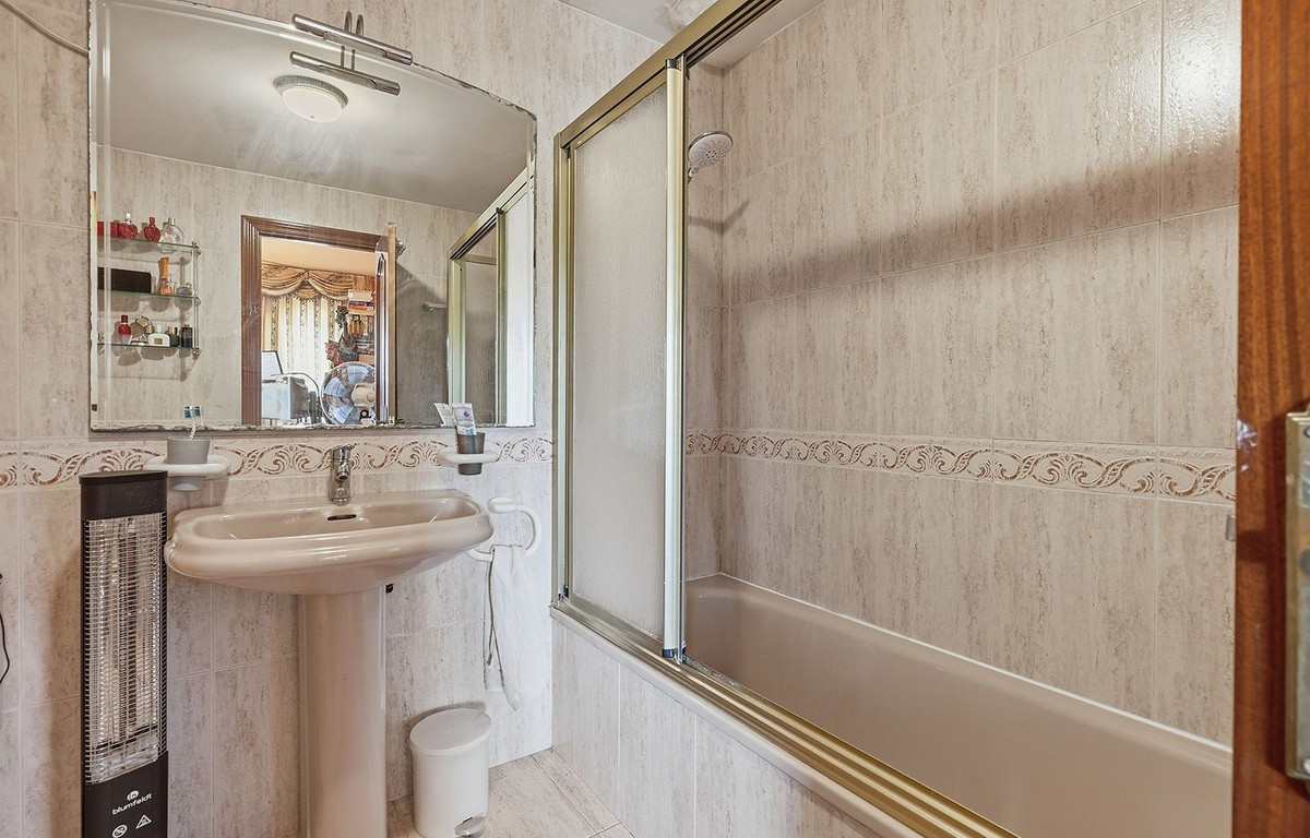 Appartement te koop in Torrequebrada | 2 slaapkamers H5394874