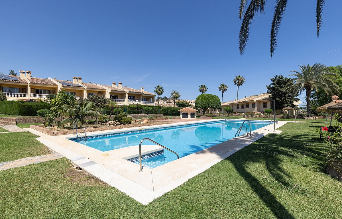 Appartement te koop in Torrequebrada | 2 slaapkamers H5394874