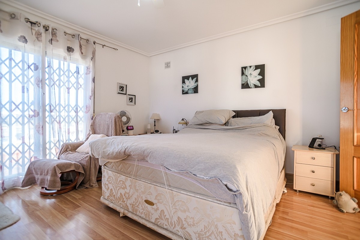 Appartement te koop in Torrevieja | 6 slaapkamers H5287573