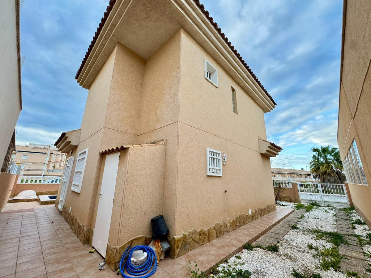 Huis te koop in Torrevieja | 3 slaapkamers H5325529