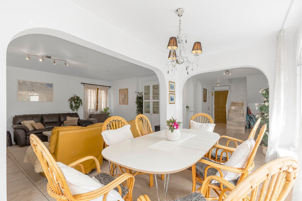 Duplex te koop in Torrevieja | 4 slaapkamers H5378932