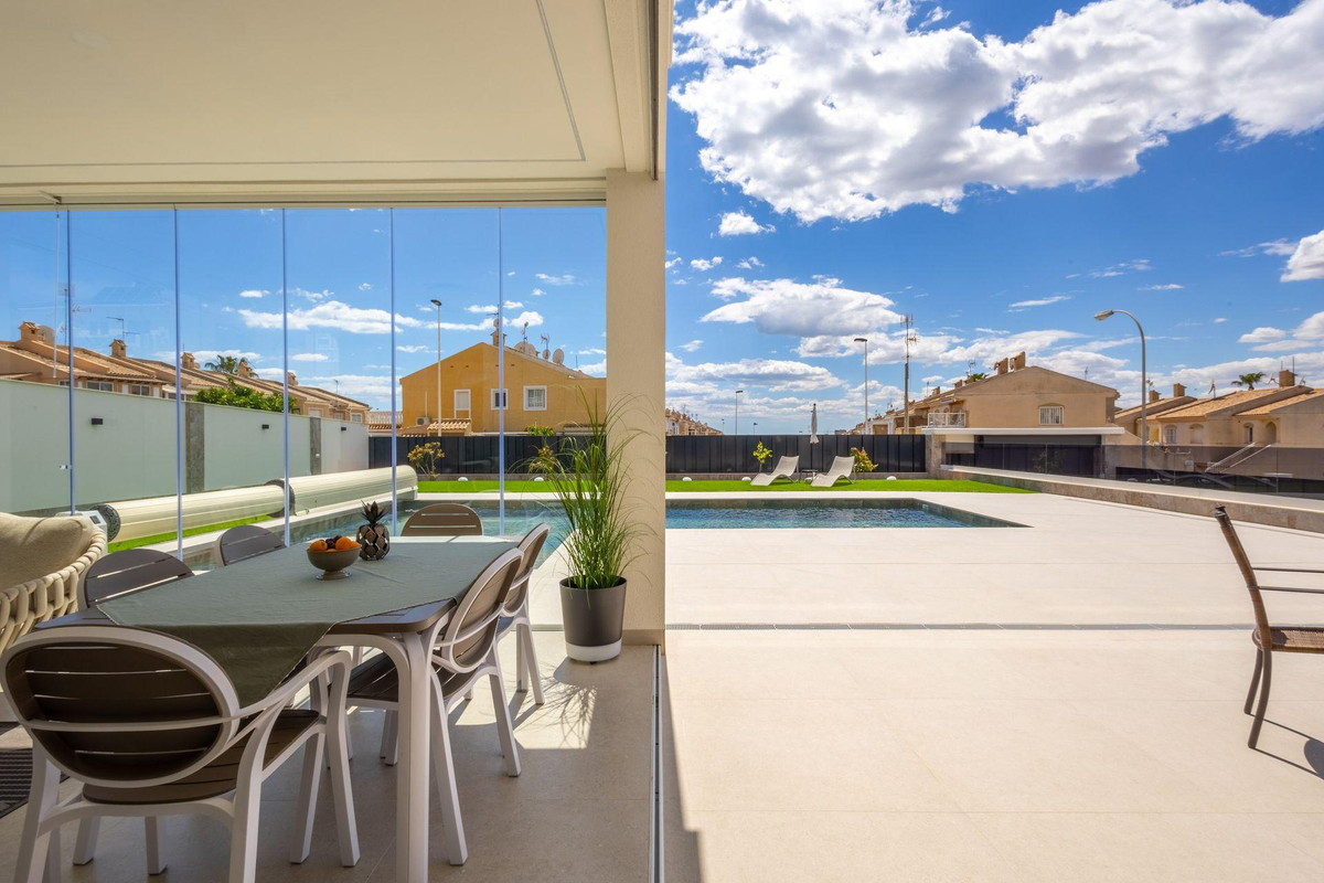 Appartement te koop in Torrevieja | 4 slaapkamers H5484799