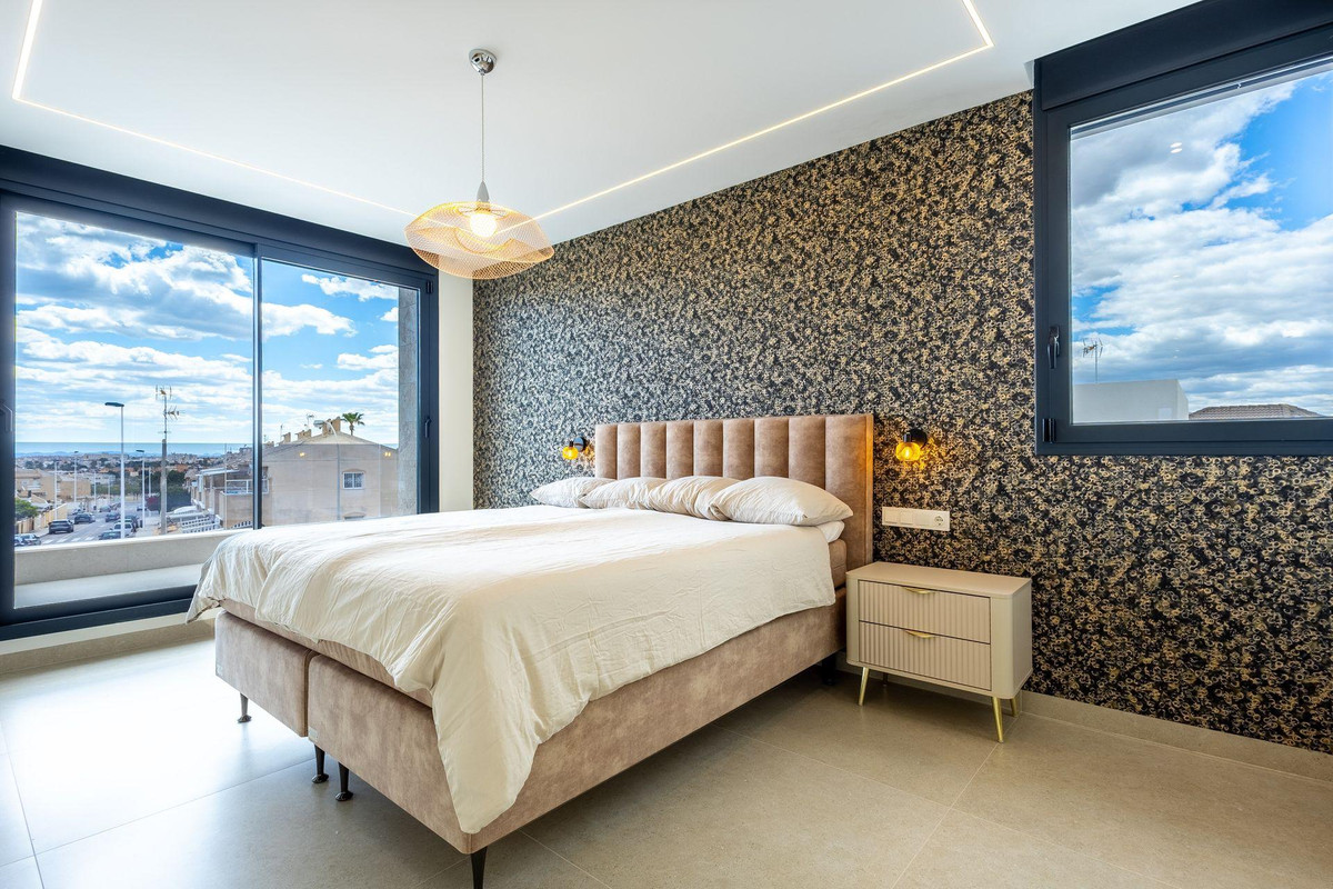 Appartement te koop in Torrevieja | 4 slaapkamers H5484799