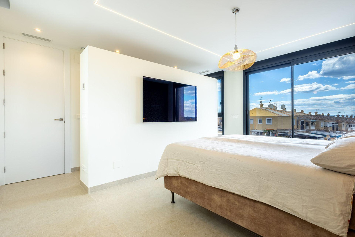Appartement te koop in Torrevieja | 4 slaapkamers H5484799