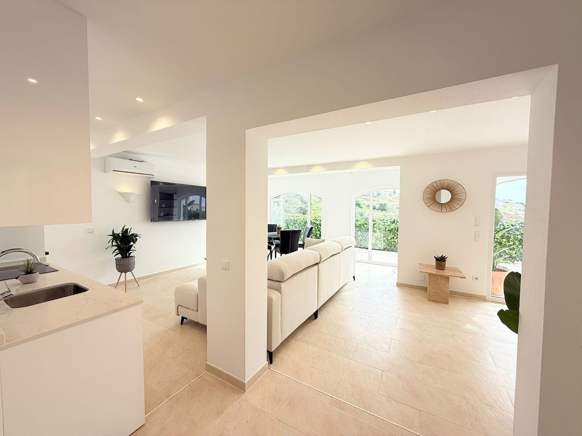 Huis te koop in Torrox Costa | 4 slaapkamers H5117845