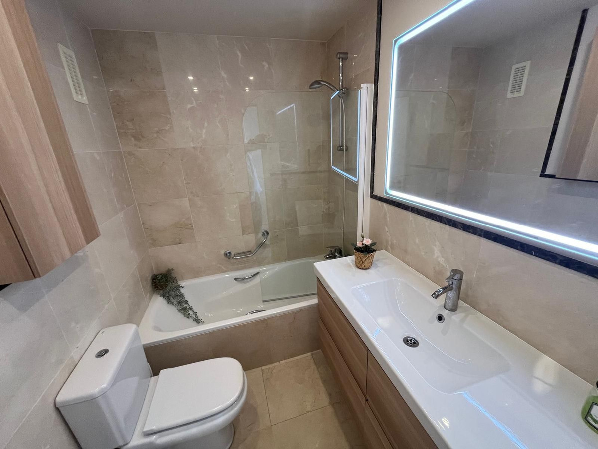 Appartement te koop in Torrox Costa | 2 slaapkamers H5316985