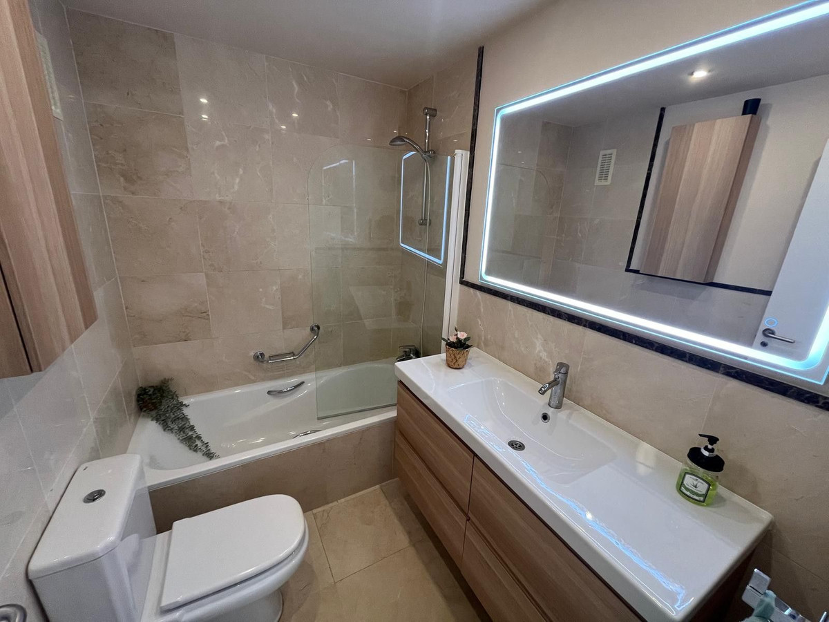 Appartement te koop in Torrox Costa | 2 slaapkamers H5316985