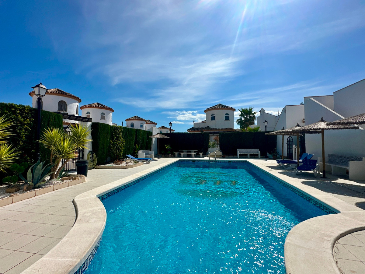 Huis te koop in Urbanización El Raso | 3 slaapkamers H5327860