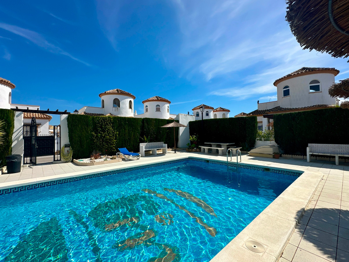 Huis te koop in Urbanización El Raso | 3 slaapkamers H5327860