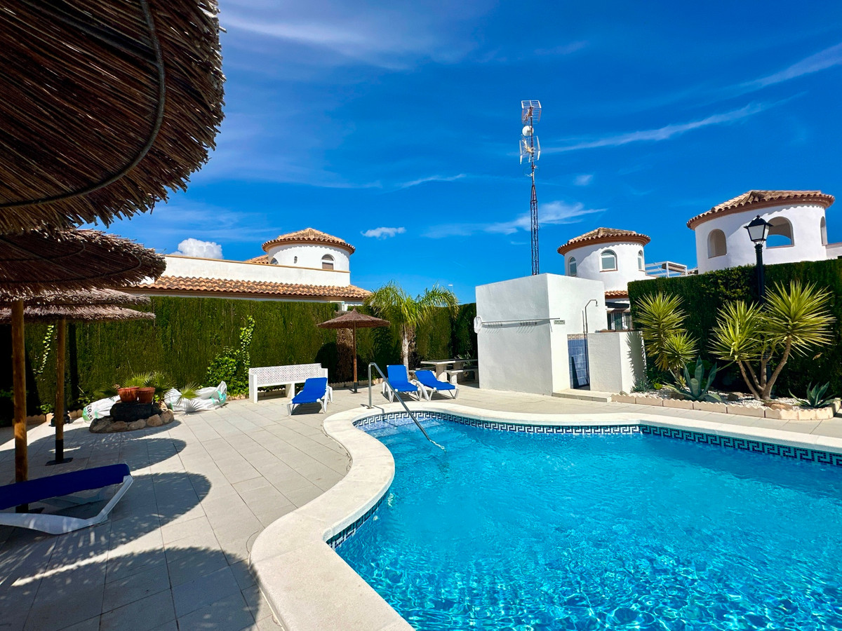 Huis te koop in Urbanización El Raso | 3 slaapkamers H5327860