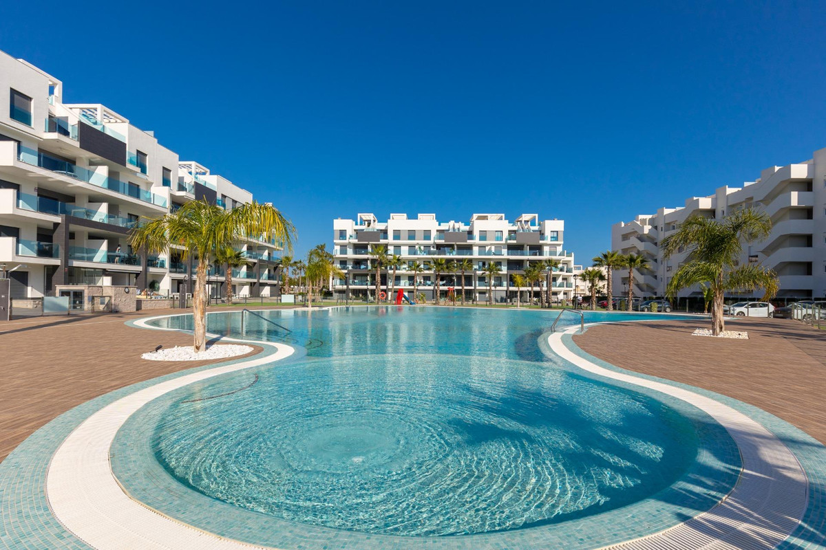 Appartement te koop in Urbanización El Raso | 2 slaapkamers H5342863