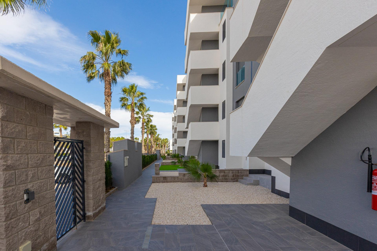 Appartement te koop in Urbanización El Raso | 2 slaapkamers H5342863