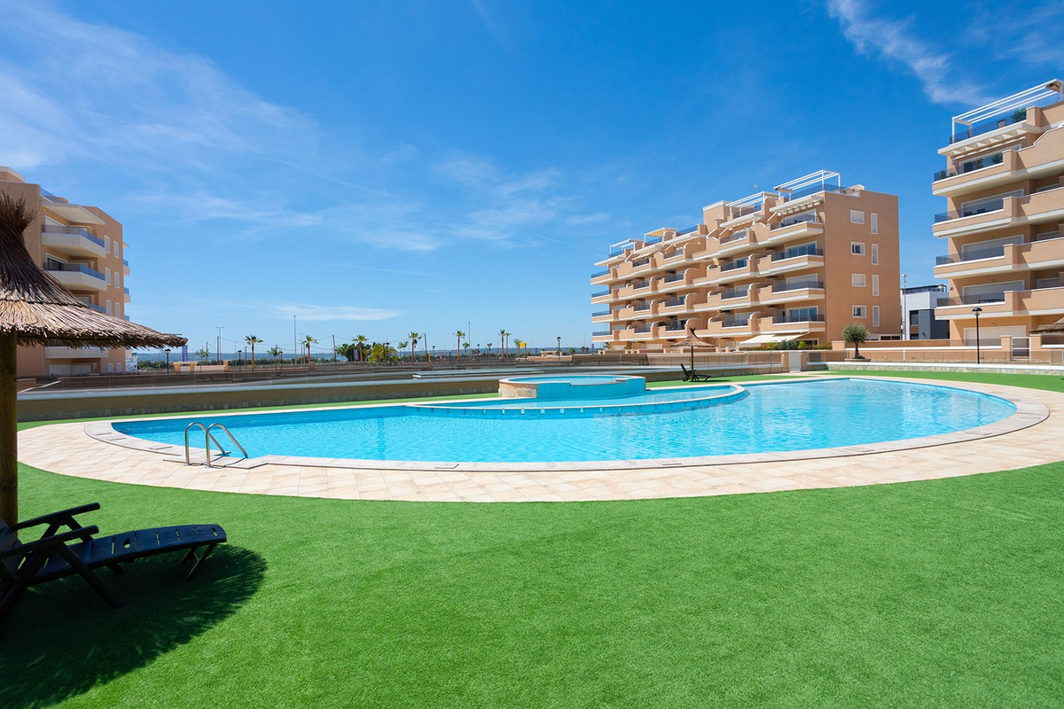 Appartement te koop in Urbanización El Raso | 3 slaapkamers H5393560