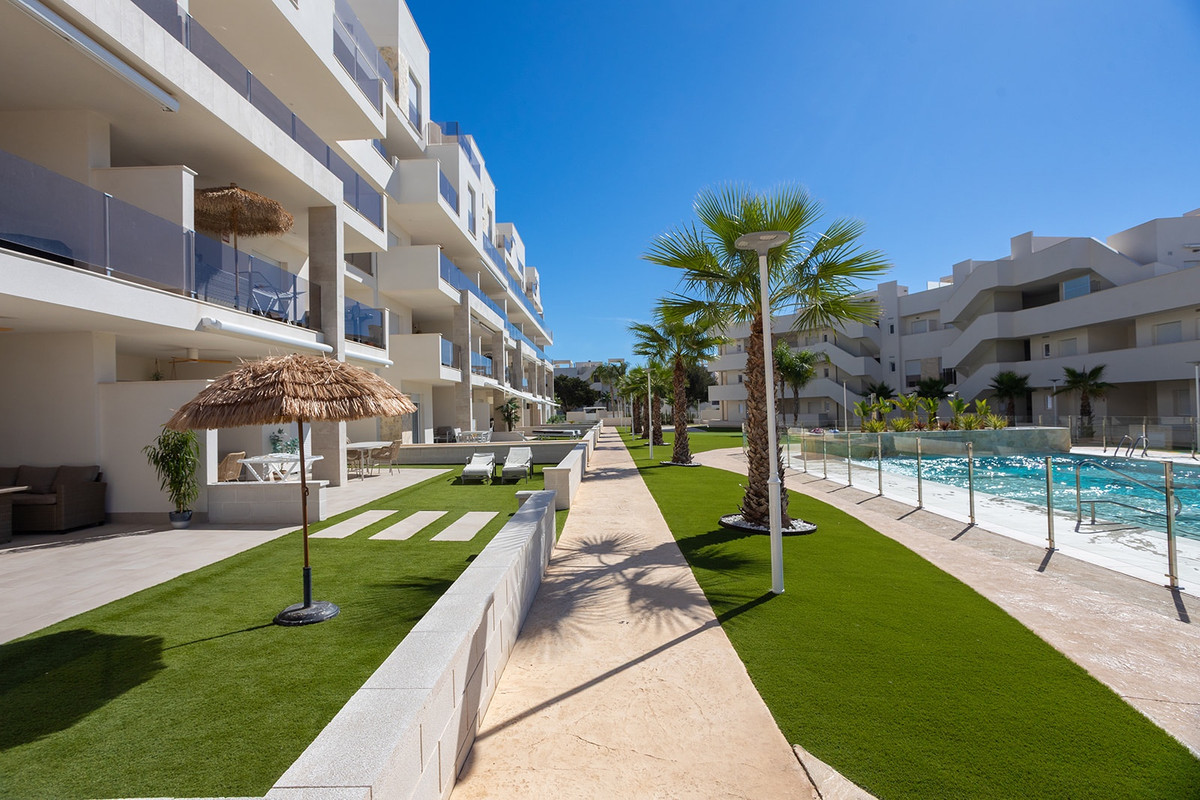 Appartement te koop in Urbanización El Raso | 2 slaapkamers H5492719