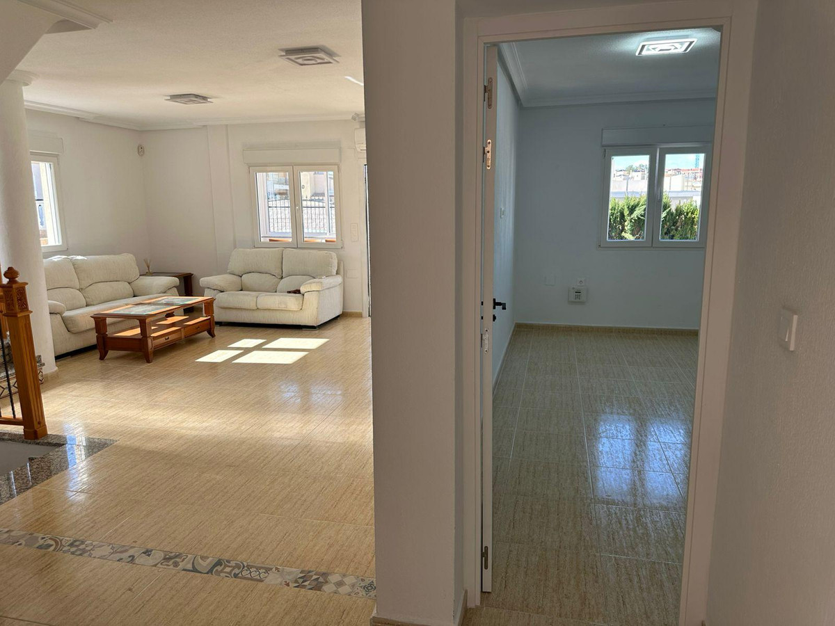 Appartement te koop in Villamartin | 4 slaapkamers H5424121
